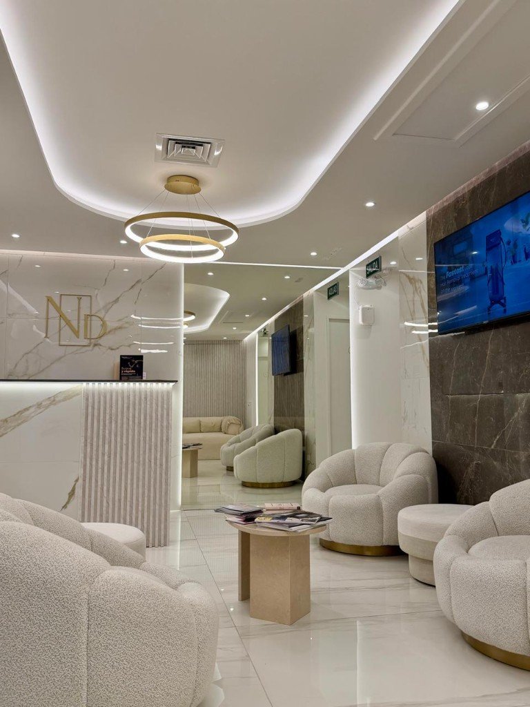 Interior de Clínica DND - sala de espera