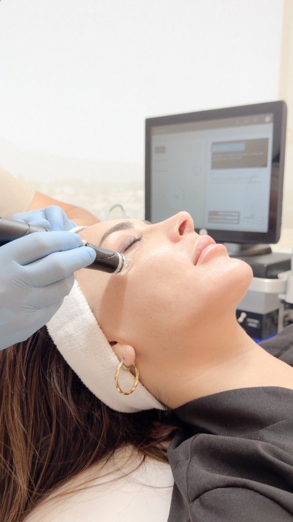 Procedimiento facial clínico con seguimiento digital
